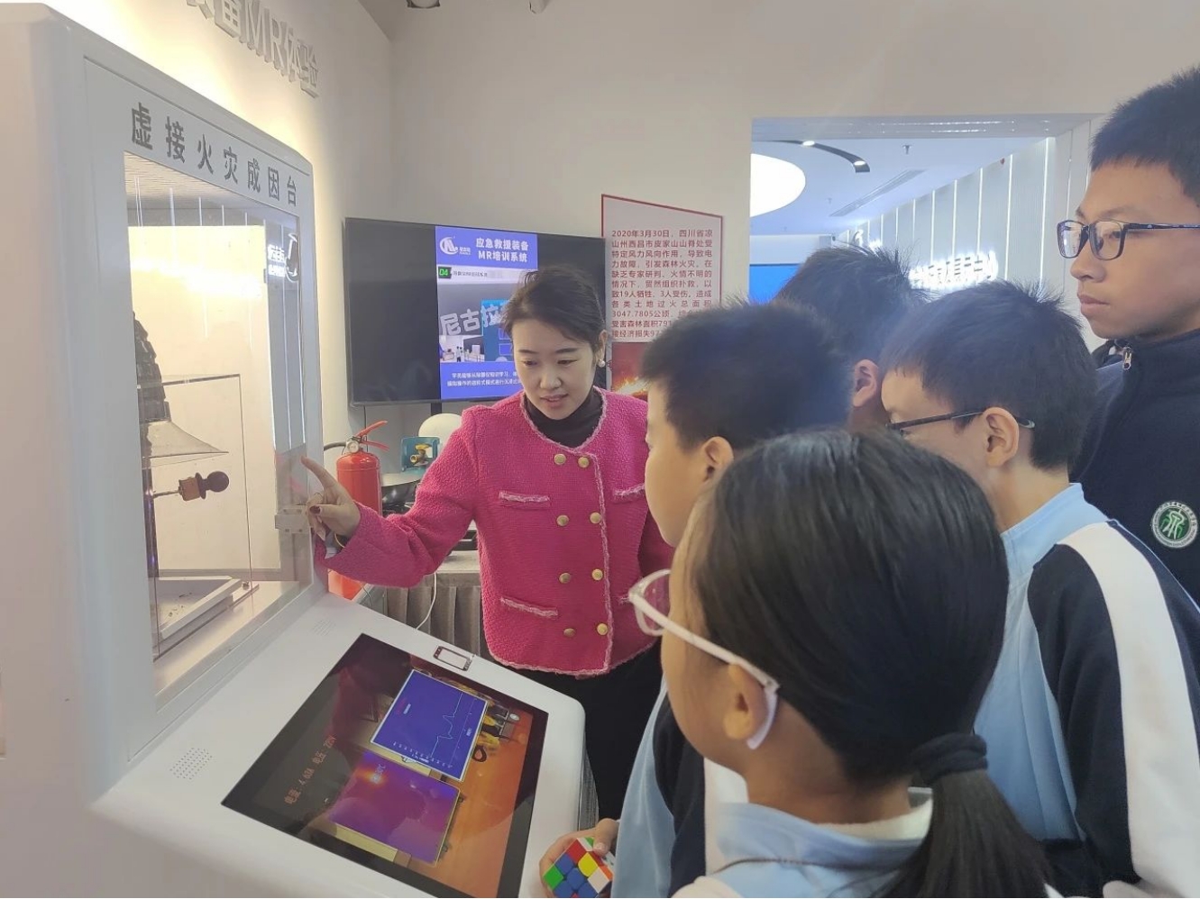 探索工业奥秘，科普点亮未来——玉泉学子走进尼古拉科技开展科普研学活动