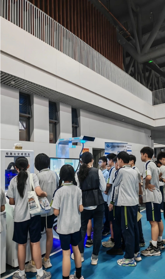 科技为翼 载梦翱翔：尼古拉科技助力广州实验中学首届科技节嘉年华