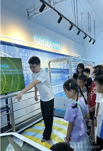 寓教于乐 安全"童"行——黄埔区工业科普游走进尼古拉"应急安全科普分馆"